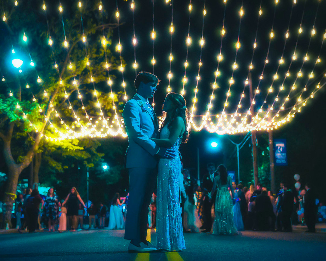 🌸 What to Expect During Your Luxury Maternity Session at Jenna Elizabeth Studios