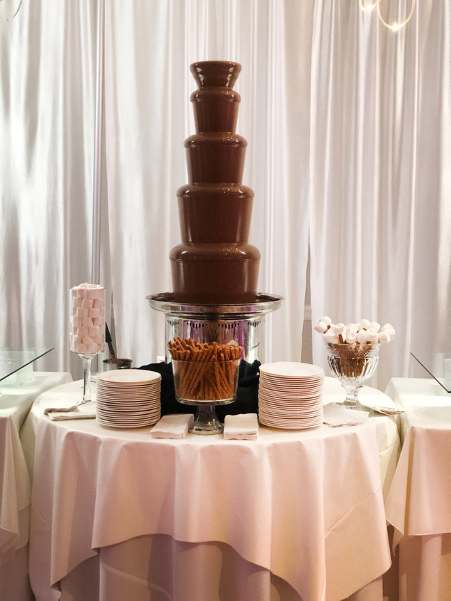 Chocolate Fountain / Desserts