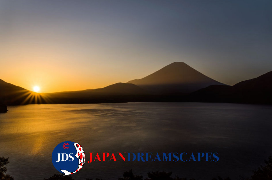 Autumn Leaves Photography Tour at Mt. Fuji and the Fuji Five Lakes