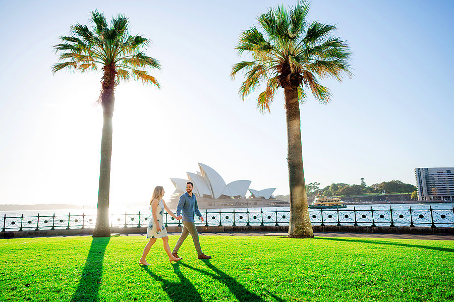 Portriat of a couple walking in front of the Sydney Opera House
