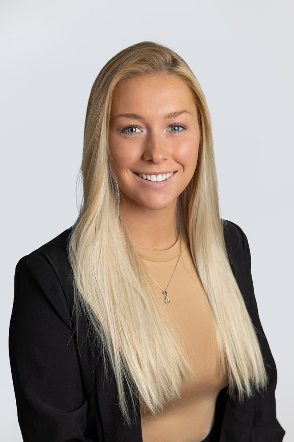 professional headshot photographer, La Crosse Wisconsin Photographer, Business Branding photographer, Onalaska Wisconsin Photographer, Studio Headshots, Professional Branding, Business Photographer, Corporate Headshot Photographer