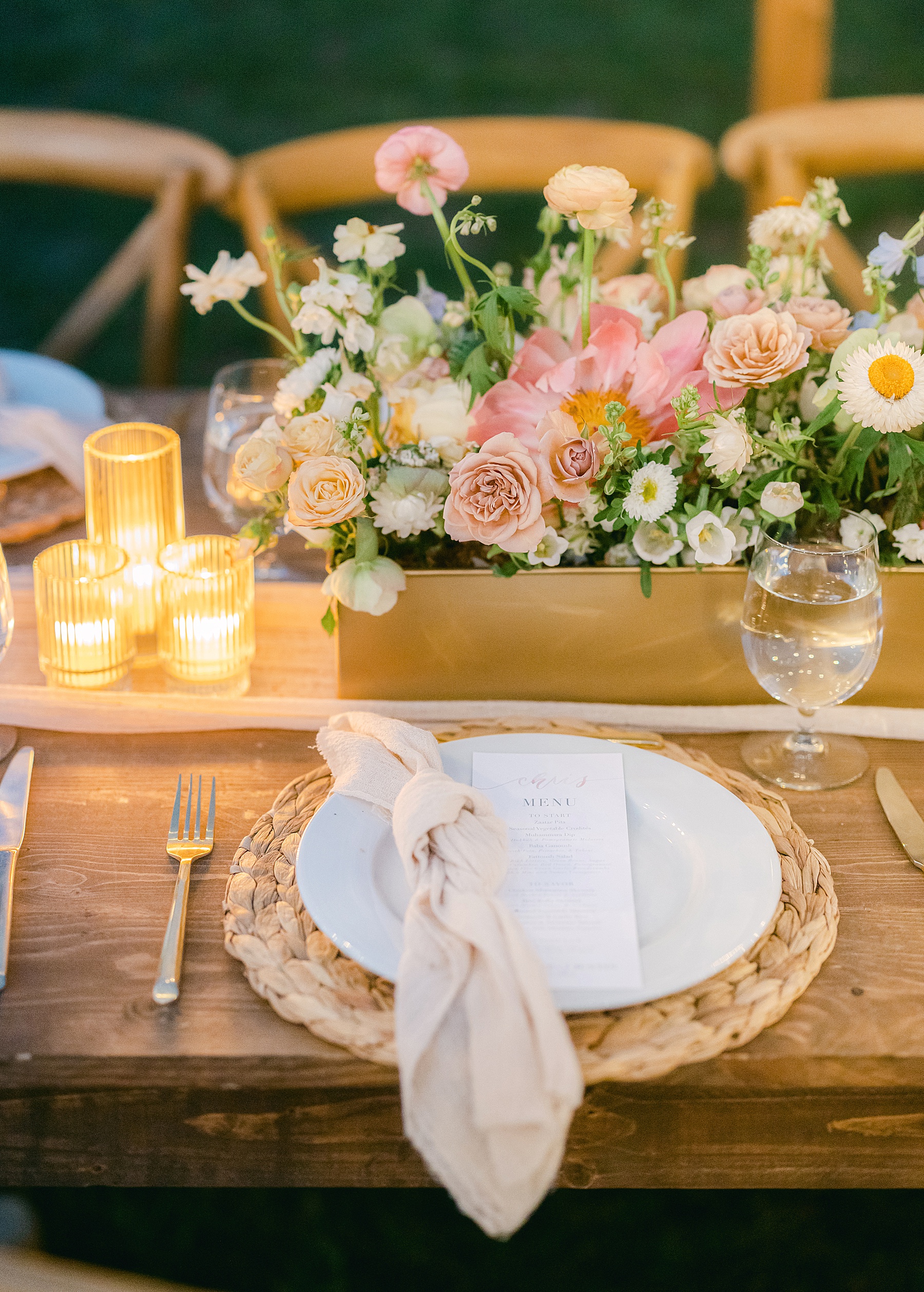 peach and pink wedding outdoor table floral arrangements with illuminary early evening florida wedding