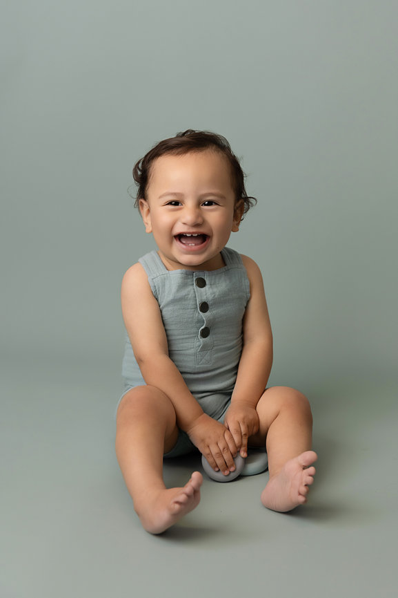 connecticut baby photographer, baby photography near me, baby portraits connecticut, milestone portrait sessions near me, best Connecticut baby photographer, baby portrait studio Waterbury CT