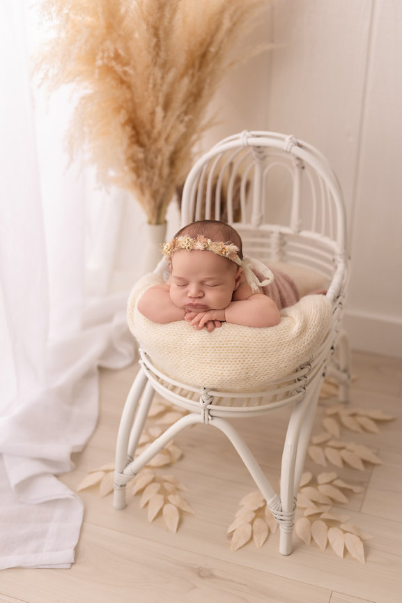 best CT newborn photographer, Waterbury CT newborn portraits, newborn photography near me