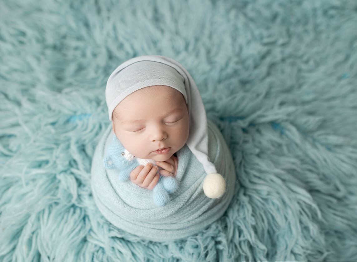 best Dahinda newborn photographer, newborn photography near me Dahinda, newborn portrait studio Dahinda IL