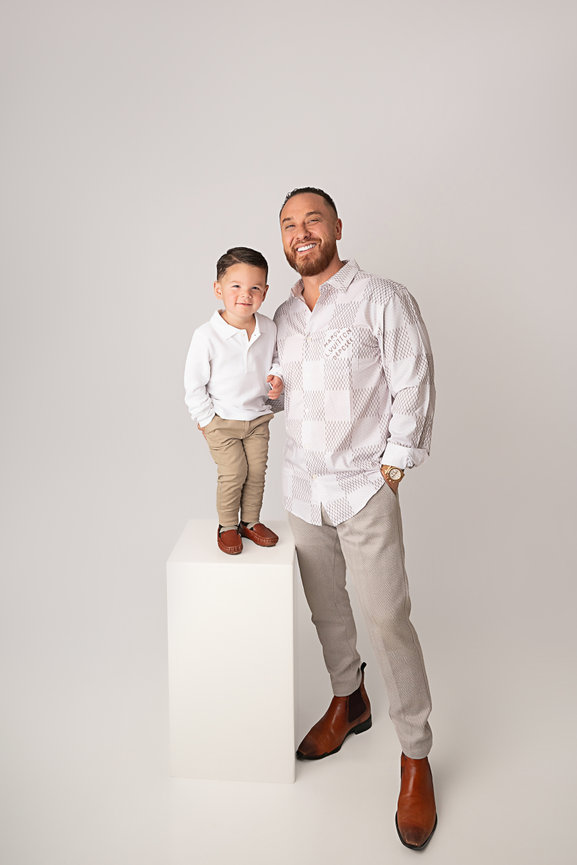 Princeton family’s minimalist studio portrait on white backdrop