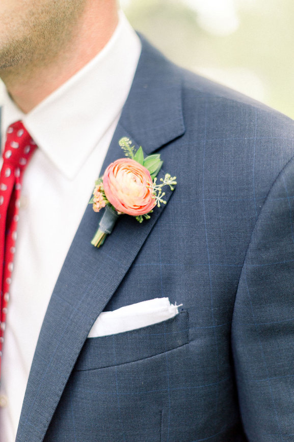 Tips for How to wear a Boutonniere Tips for How to wear a Boutonniere