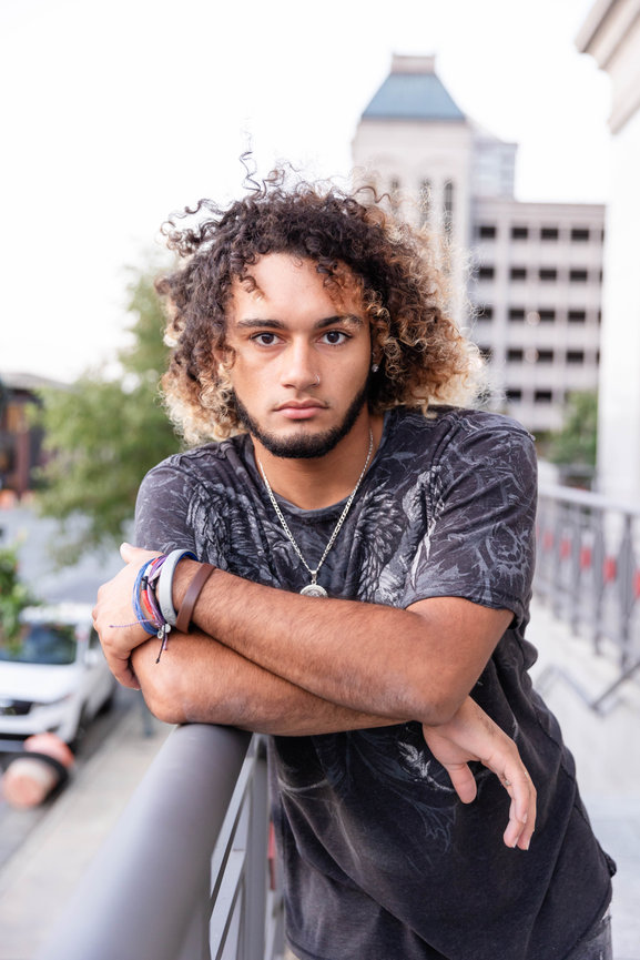 senior picture, skyline, cityscape, railing, senior boy,