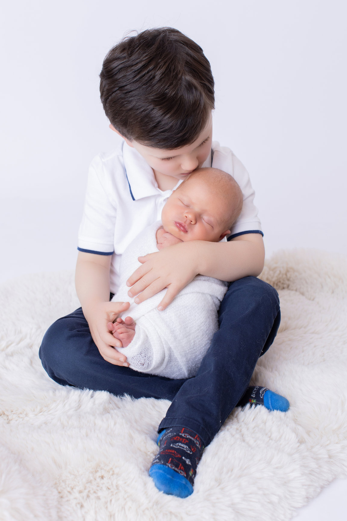 Calgary newborn photography white mauve and big brother love Newborn III session photo 15