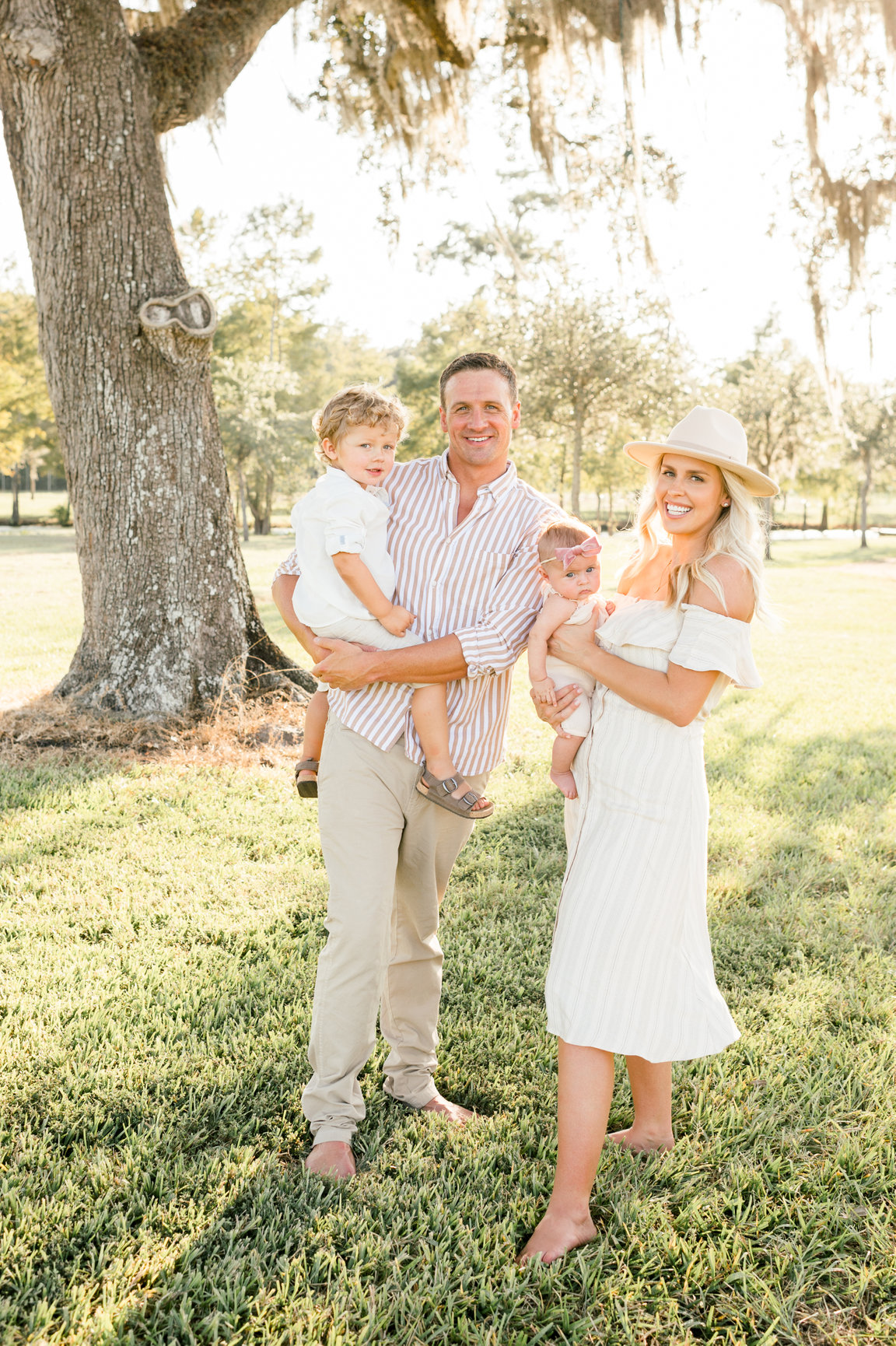 Ryan Lochte family photo, Ryan Lochte with wife and children, Ryaphotos