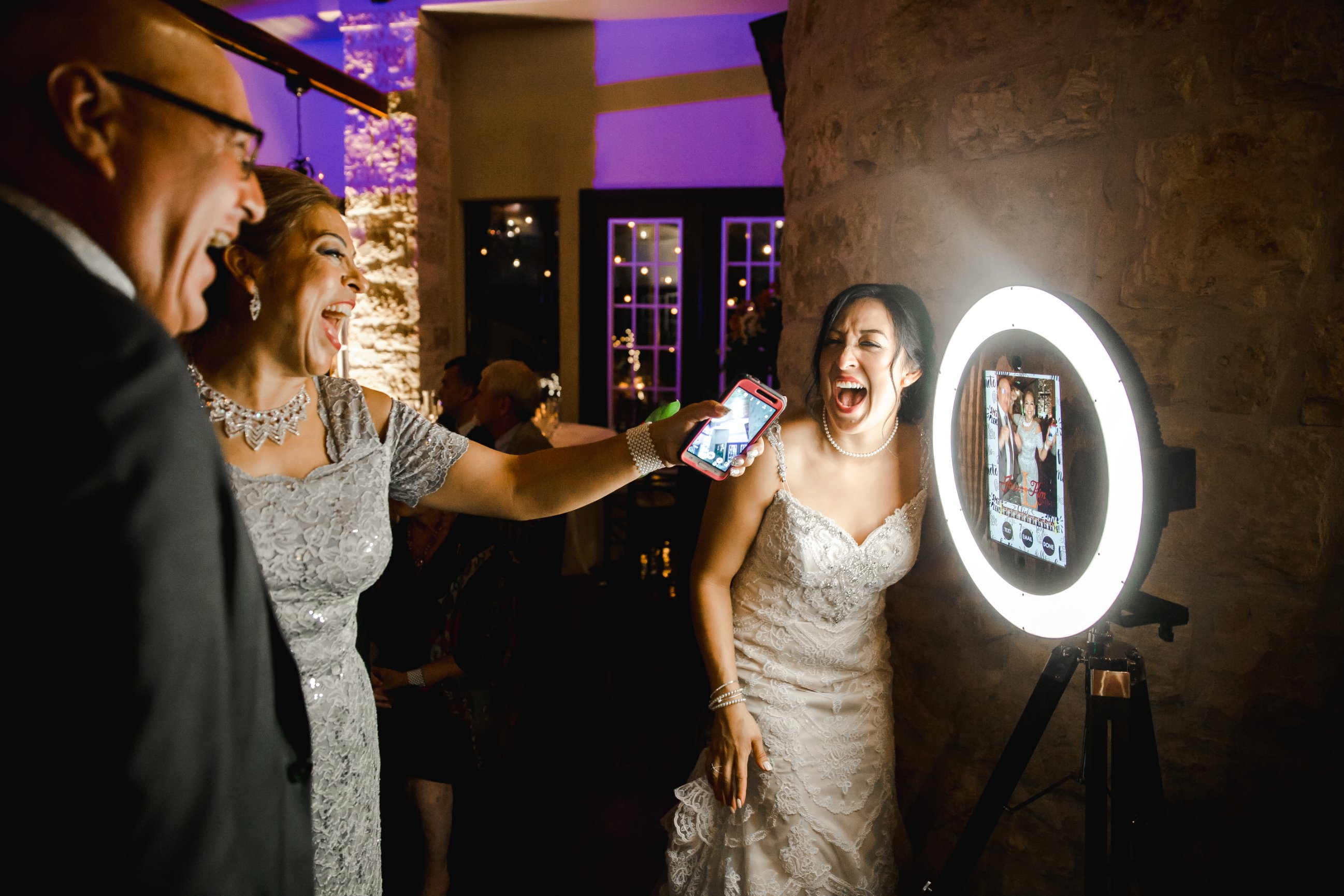 5 Tips For Having a Photo Booth at Your Wedding in San Antonio - Look Entertainment - Look Wed ...